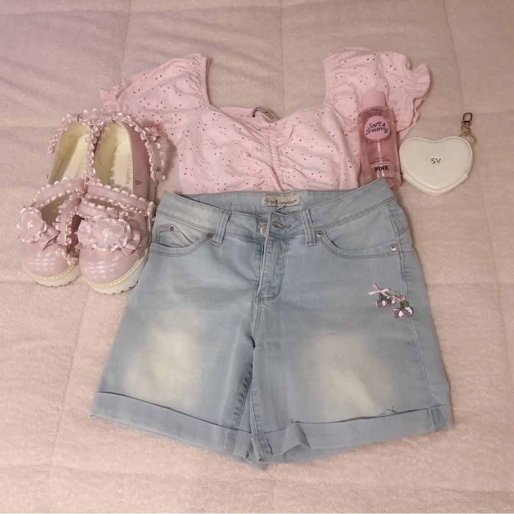 light blue denim shorts ♡